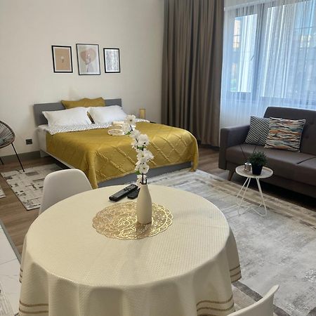 Студия В Теплых Тонах, Эксклюзив Almaty Bagian luar foto