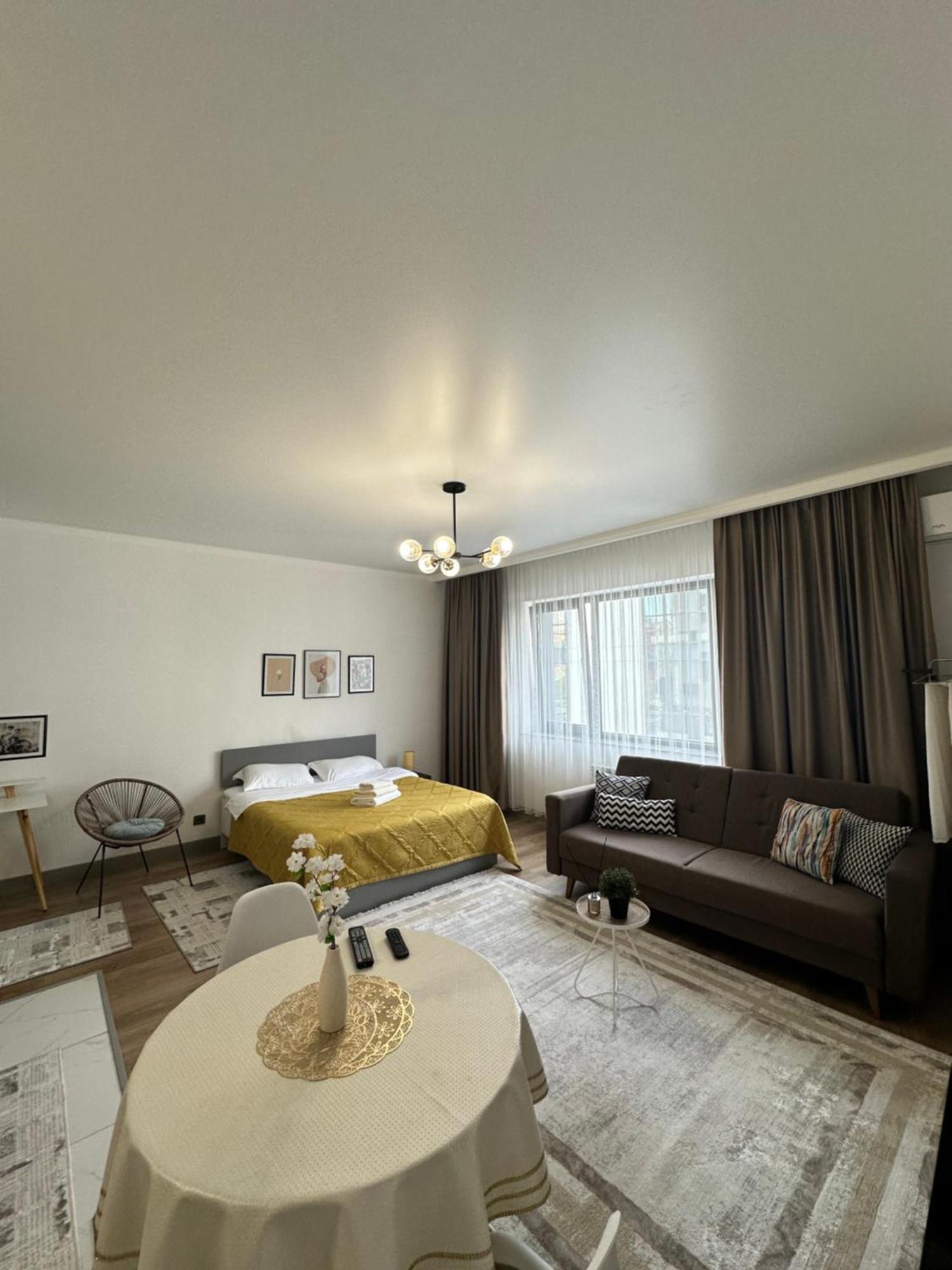 Студия В Теплых Тонах, Эксклюзив Almaty Bagian luar foto